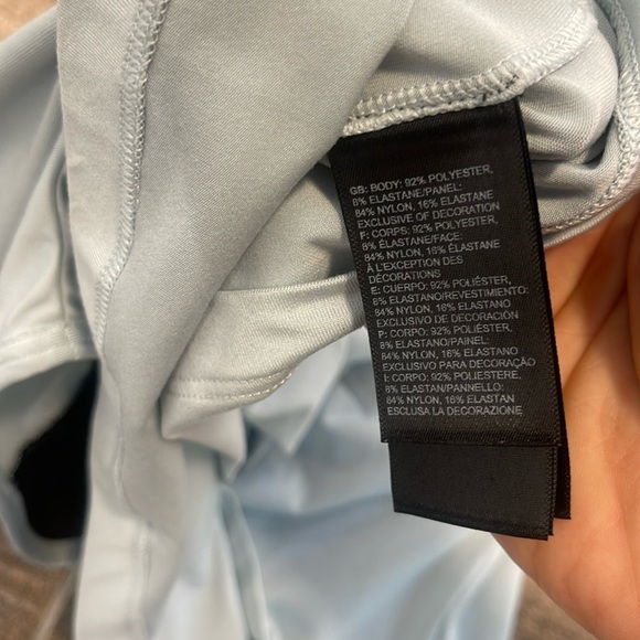 The North Face Women's Blue & Black Cropped Short Sleeve T-Shirt Tee M - Picture 7 of 9